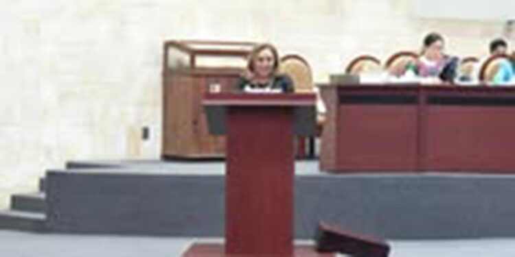 Foto: Congreso de Oaxaca // Una de las diputadas en tribuna del Congreso de Oaxaca.