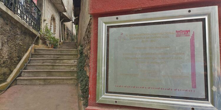 Vecinos manifestaron la necesidad de renovar esta placa.