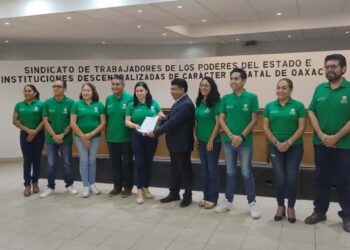 Foto: cortesía // Integrantes de la planilla verde fueron reconocidos como nuevos dirigentes del Sindicato del Burócratas del Gobierno del Estado.