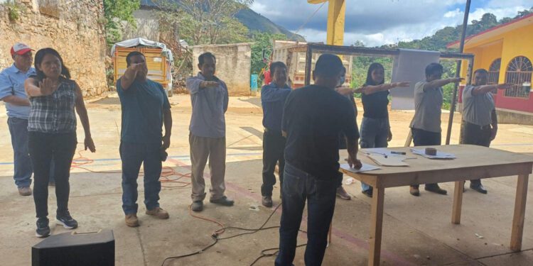 San Pedro Pochutla respalda elección en Los Naranjos Esquipulas