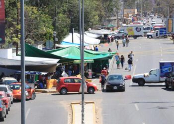 Cumple 5:30 horas la protesta magisterial; marchan normalistas