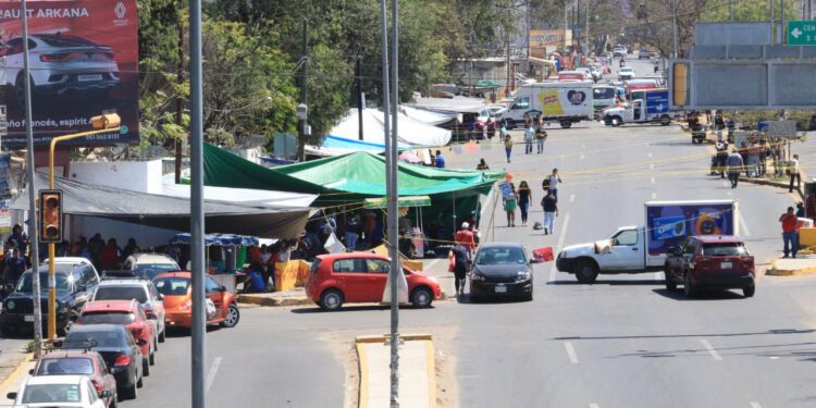 Cumple 5:30 horas la protesta magisterial; marchan normalistas