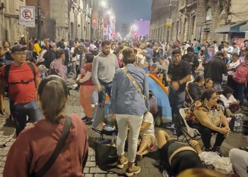 S-22 duerme en los bloqueos de casetas y oficinas; instalan plantón en la Cámara de Diputados Federal; 50% de la gremial va a la CDMX