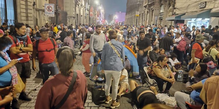 S-22 duerme en los bloqueos de casetas y oficinas; instalan plantón en la Cámara de Diputados Federal; 50% de la gremial va a la CDMX