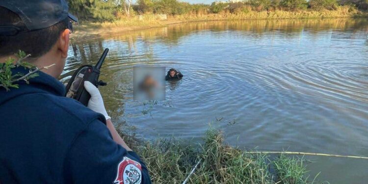 ¡Se lo traga presa de Ocotlán! Muere adolescente ahogado al quedar atrapado en el fango