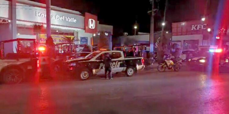 Aplican operativo contra arrancones en Avenida Universidad