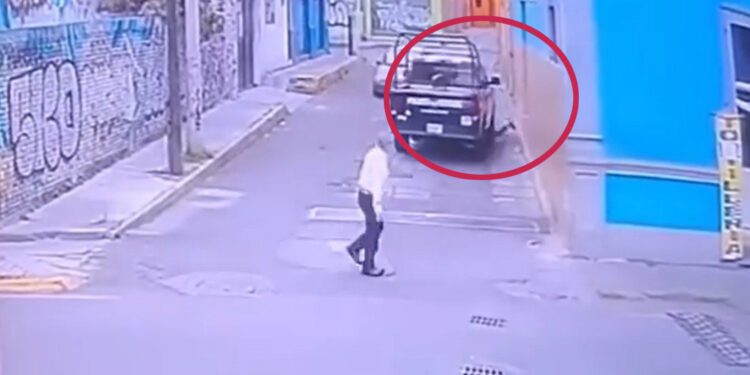 VIDEO | Indignación tras atropellamiento de indigente por patrulla de Toluca, responsable huye