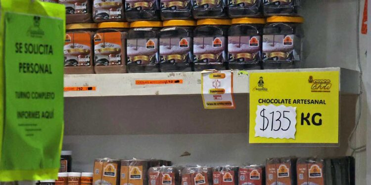 Gas, chocolate, pan, gasolina, blanquillos y medicamentos, con aumento sin freno