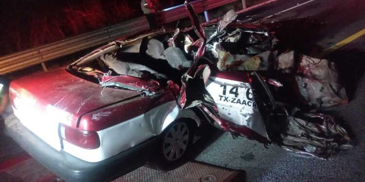 Mortal volcadura y choque de taxi foráneo deja cuatro muertes en Autopista a la Costa de Oaxaca