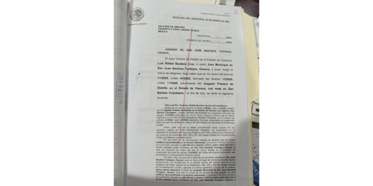 Notario de Oaxaca acusado de presunta falsificación de documentos para despojar de terrenos a ciudadana