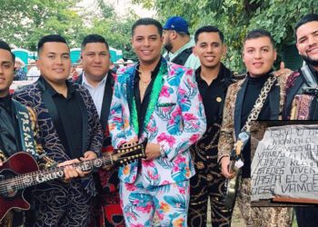 Amenazan de muerte al Grupo Firme con manta y restos humanos en Tijuana