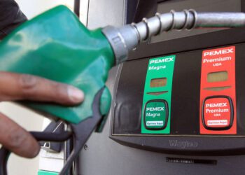 El precio de la gasolina regular de menos a 91 octanos, deberá mantenerse por debajo de 24 pesos por litro, excepto en zonas fronterizas.
