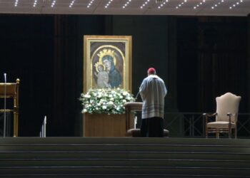 Oración por la salud del Papa Francisco desde San Pedro
