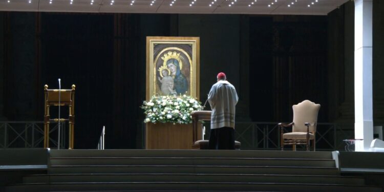Oración por la salud del Papa Francisco desde San Pedro