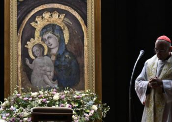 “Mejora el cuadro clínico del Papa”; ha superado la fase crítica: Vaticano