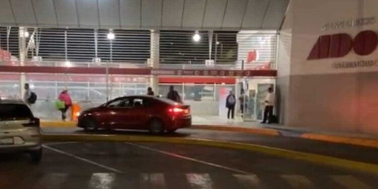 Alarma en Salina Cruz por asaltos casi simultáneos en ADO y Tienda Neto