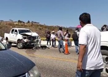Tremendo susto para docentes manifestantes en Huitzo: Casi son arrollados por un torton