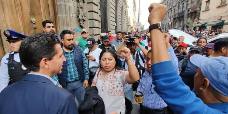 La Sección 22 sostuvo mesas de trabajo con autoridades del IEEPO y SEP.