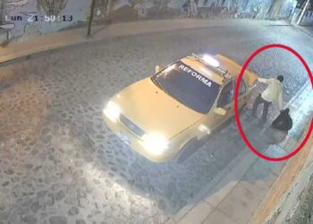 VIDEO | ¡No seas puerco! Ciudadanos exigen sanción ejemplar tras taxista exhibido arrojando desechos en Xochimilco