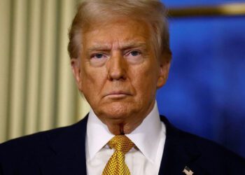 Trump, nuevo manotazo; aranceles van el 4 de marzo, no hasta abril