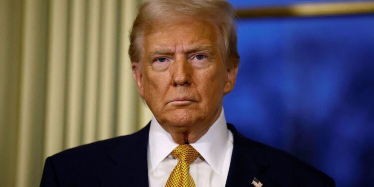 Trump, nuevo manotazo; aranceles van el 4 de marzo, no hasta abril