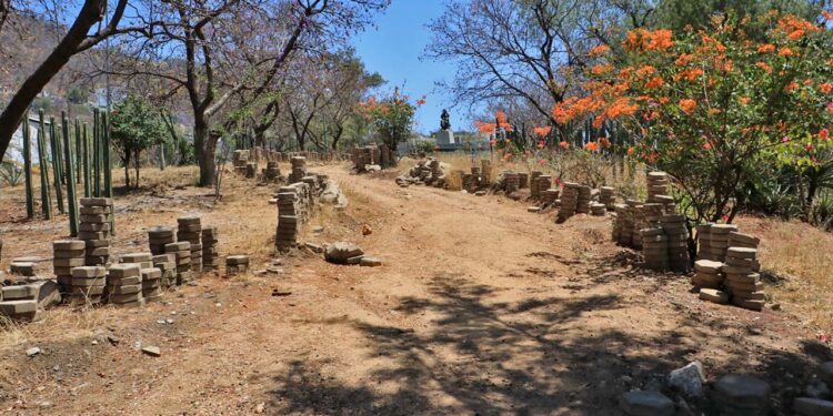 Foto: Adrián Gaytán // Desde septiembre de 2024, las obras de rehabilitación del Monumento a la Madre no avanzan.
