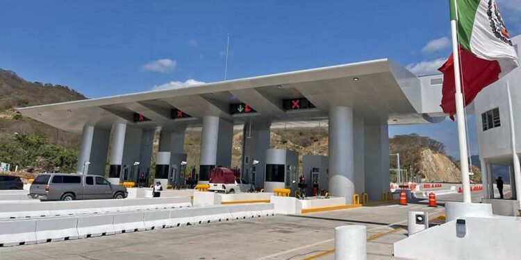 Foto: cortesía // En ambas casetas se mantiene el paso libre para quienes se dirigen hacia la Costa oaxaqueña.