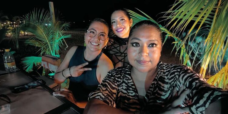 Festejaron el cumple de Dulce Dávila, su hermana Lupita y su sobrina Denisse.