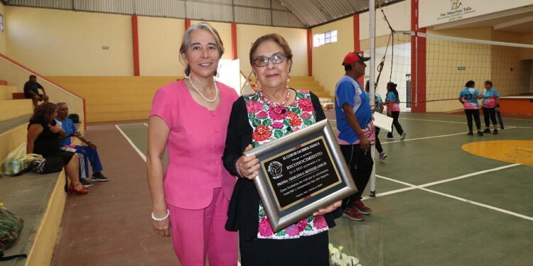 Fotos: Leobardo García Reyes // Georgina Mendoza fue reconocida como pionera en Cachibol.
