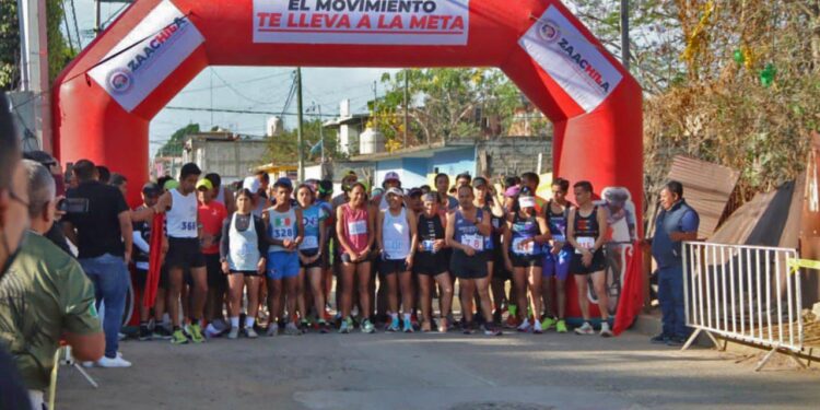 Fotos: Leobardo García Reyes // La Carrera del Barrio de San José, en Zaachila, tuvo buena respuesta.