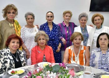 Fotos: Rubén Morales // La festejada disfrutó la compañía de sus amigas.