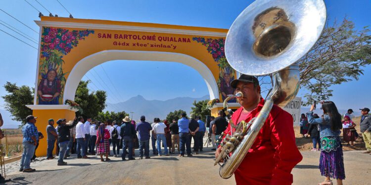 Migrantes radicados en Estados Unidos ayudaron a construirlo junto con el Comité del Jaripeo que por años ha trabajado por el bienestar de Quialana.