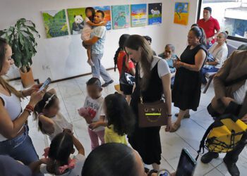 Son 64 obras de niños que son parte de este centro educativo de arte.