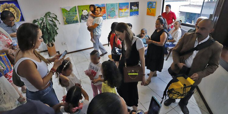 Son 64 obras de niños que son parte de este centro educativo de arte.
