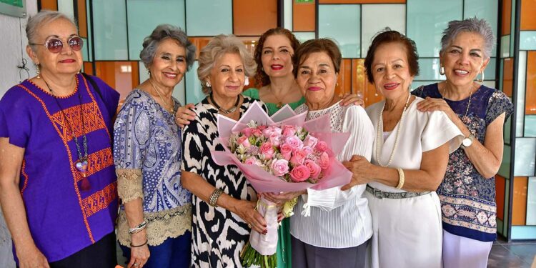 Fotos: Rubén Morales // Úrsula Bolaños Cacho, Socorro Herrera, Mina Fernández, Karina Musalem, Geña Sibaja y Ana Bertha Bustamante estuvieron en el festejo.