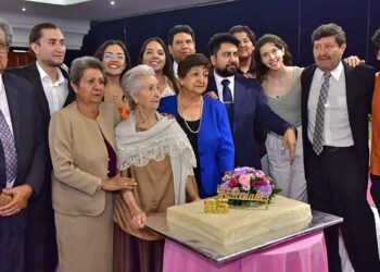 Fotos: cortesía // Sus hijos y sus nietos se reunieron para celebrarla.