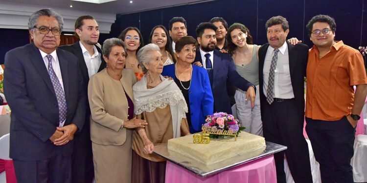 Fotos: cortesía // Sus hijos y sus nietos se reunieron para celebrarla.