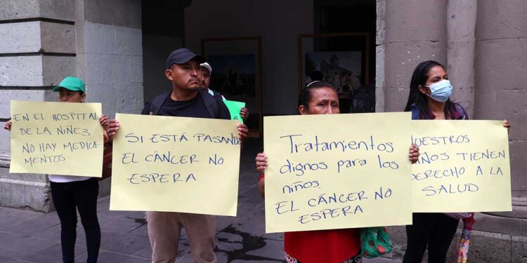 El gobierno federal asegura que la entrega de insumos para la atención de los distintos cánceres infantiles está garantizada mediante la compra consolidada de medicamentos.