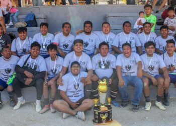 Cuervos San Martin Campeón del torneo de liga de futbol soccer.