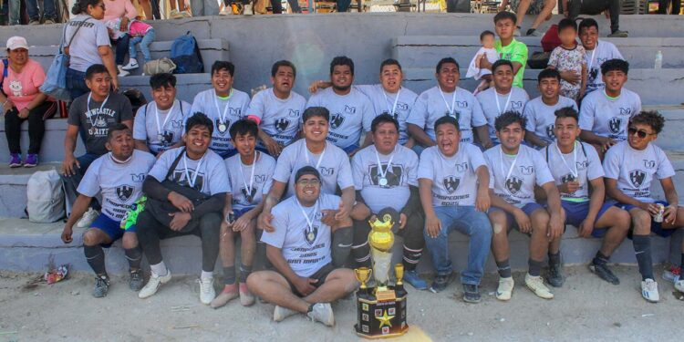 Cuervos San Martin Campeón del torneo de liga de futbol soccer.