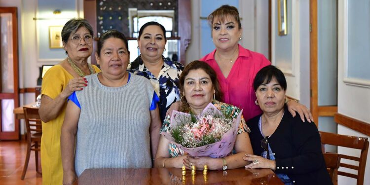 Hilda disfrutó al lado de sus amigas una celebración muy linda y especial.