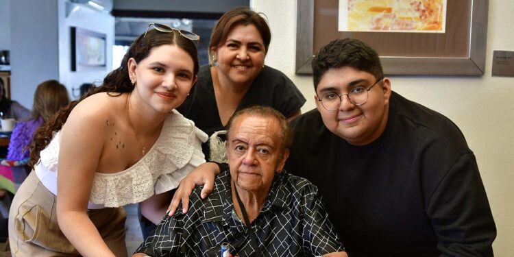Fotos: cortesía // Gabriela Núñez compartió con su familia su felicidad por cumplir un año más de vida.