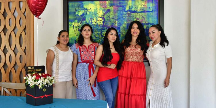 Fotos: Rubén Morales // Karla Martínez Rangel, Regina Pacheco Navarrete, Lupita Herrera, Amy Navarrete y Anahí Delfín.