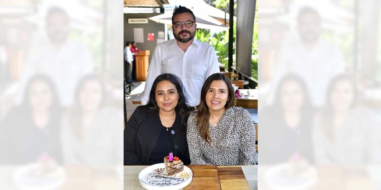 Fotos: cortesía // Sus amigos se reunieron en un restaurante de esta bella Verde Antequera para festejar con mucha alegría a Itzel Santillana.