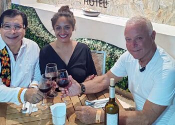 Una cena muy agradable tuvimos para darle la bienvenida a Andrew Glassman, con Carmen Galván y su servidor, Lucio Gopar.