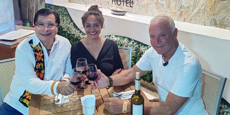 Una cena muy agradable tuvimos para darle la bienvenida a Andrew Glassman, con Carmen Galván y su servidor, Lucio Gopar.