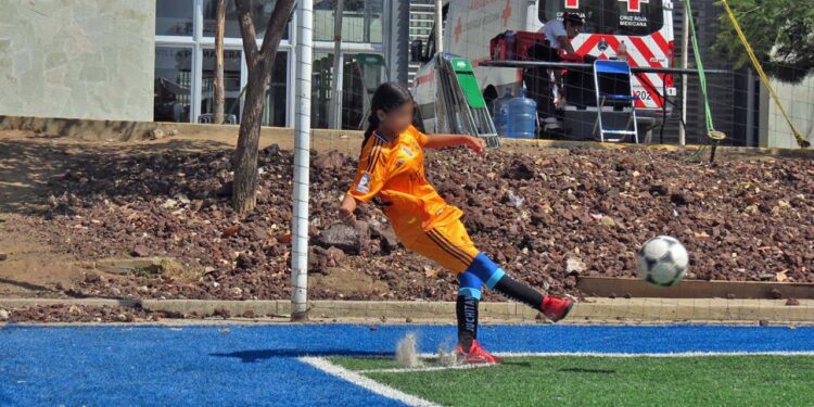 Valles Centrales se quedó con los boletos en futbol.