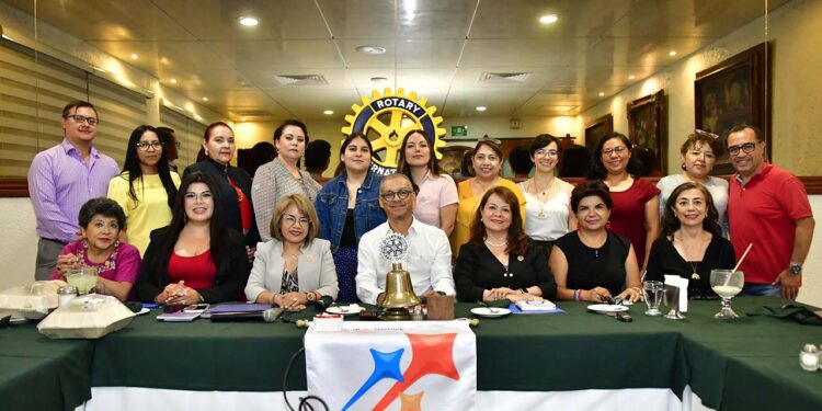 Fotos: Rubén Morales // El Club Rotario Xquenda Oaxaca, con la presencia del gobernador electo del Distrito 4195, Gerardo Corres Tenorio.