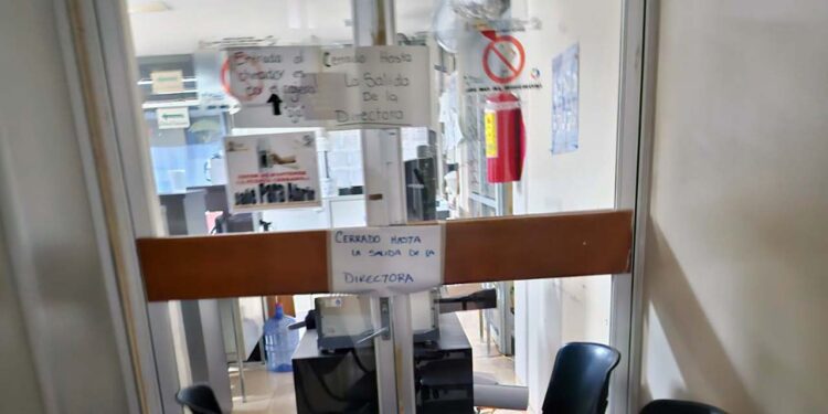 Exigen el cambio de directora, pese a que personal de IMSS-Bienestar ha dicho que será hasta el 1 de abril cuando se valore si existirán cambios en este nosocomio.