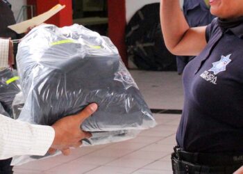 Foto: redes sociales – ilustrativa // entregan equipo táctico a los policías municipales.